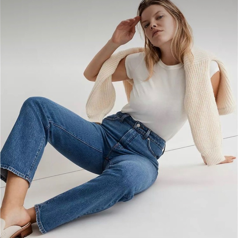 The Petite Curvy Perfect Vintage Straight Jean in Earlwood Wash
